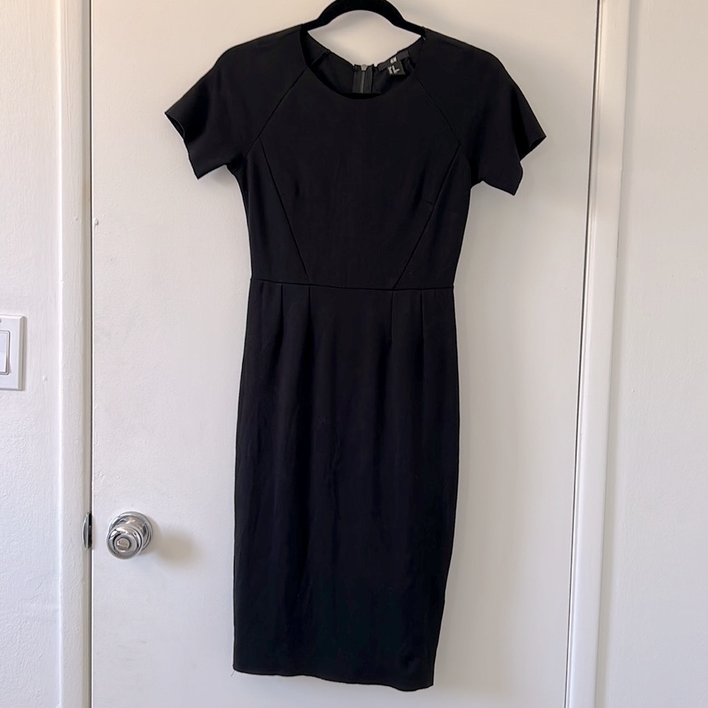 H&M | Black Zipper Midi Dress